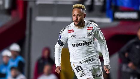 Der FC Santos war zusammen mit Neymar beim 1:1 gegen San Lorenzo in Argentinien zu Gast. Trainer Cuca schwärmte danach, wie der brasilianische Superstar von den gegnerischen Fans empfangen wurde.