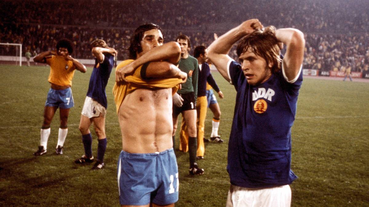 PLATZ 9 - MARTIN HOFFMANN (DDR/WM 1974): Beim Turnier in der Bundesrepublik Deutschland verkaufte sich die DDR teuer und gewann sogar gegen den Gastgeber. Gegen Chile gab es ein 1:1, Torschütze Hoffmann war damals 19 Jahre und 88 Tage alt