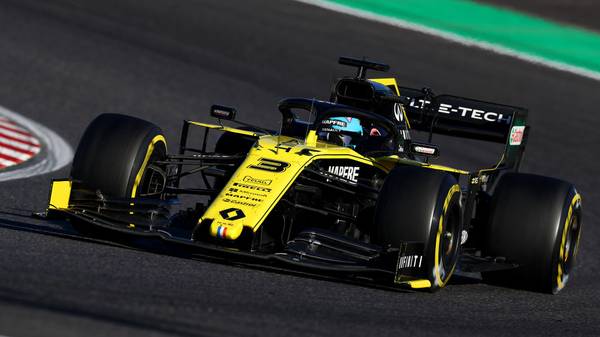 SUZUKA, JAPAN - OCTOBER 13: Daniel Ricciardo of Australia driving the (3) Renault Sport Formula One Team RS19 on track during the F1 Grand Prix of Japan at Suzuka Circuit on October 13, 2019 in Suzuka, Japan. (Photo by Mark Thompson/Getty Images)