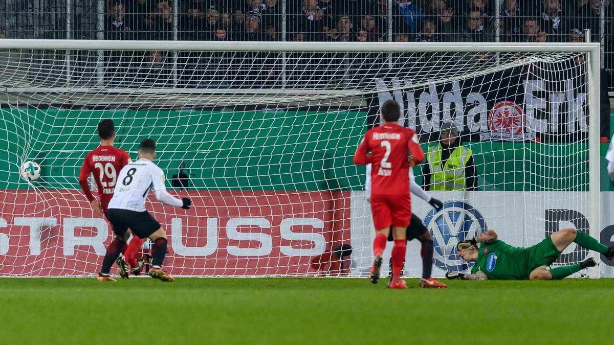 Folgerichtig geht das Spiel in die Verlängerung. Nach der Eintracht-Führung durch Gacinovic (95.) und dem Ausgleich des 1.FCH durch Schnatterer (96.) besorgt Haller in der 109. Minute die Entscheidung für die Frankfurter