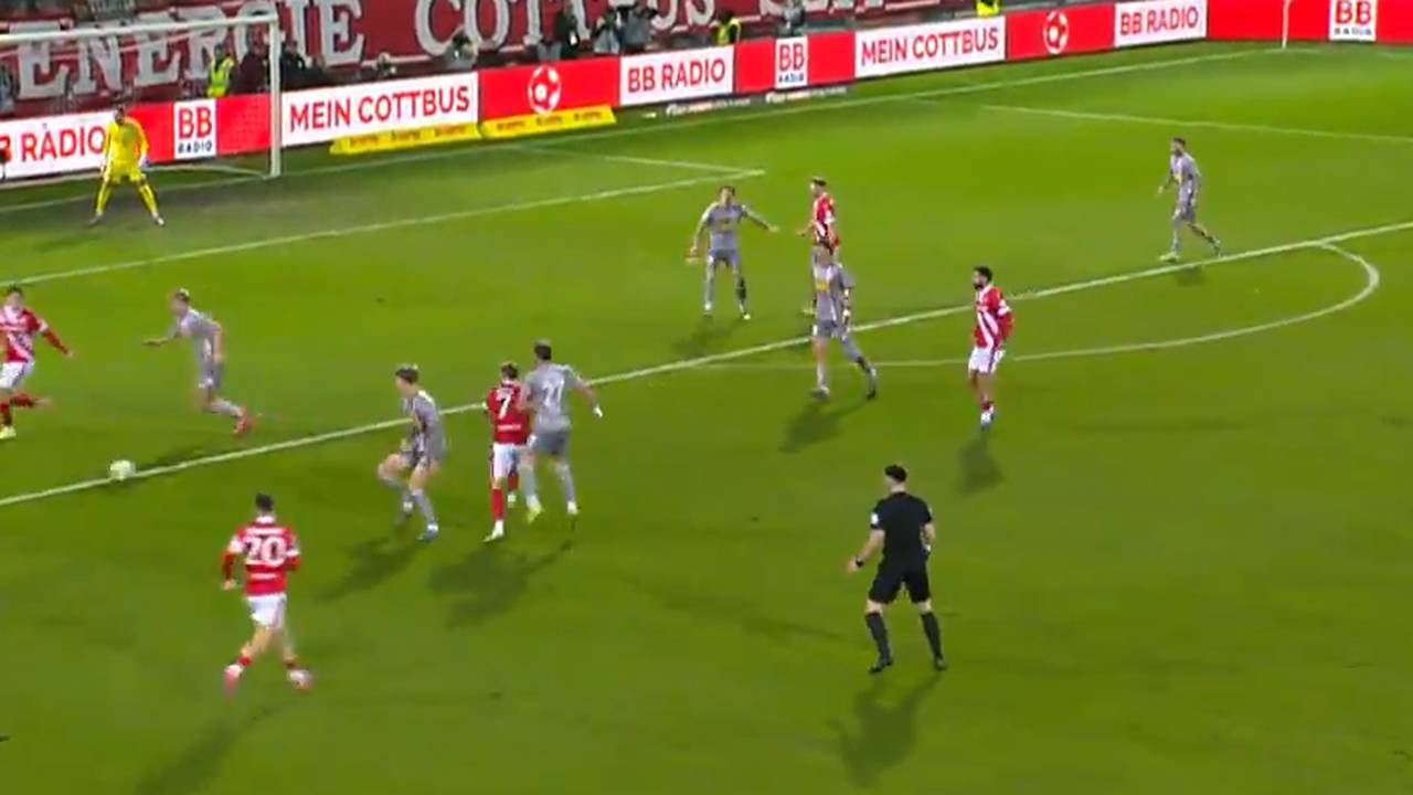 Energie Cottbus - SSV Jahn Regensburg | Highlights der 3. Liga im Video