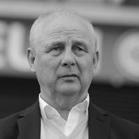 Wieder traurige Nachrichten für den deutschen Fußball: Bernd Hölzenbein, Weltmeister von 1974, ist nach langer Krankheit verstorben. 