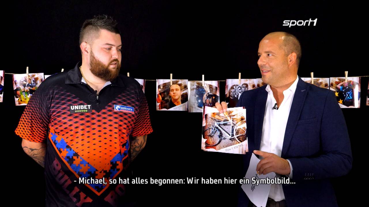 Michael Smith stellt sich vor der Darts-WM der SPORT1 Foto-Challenge