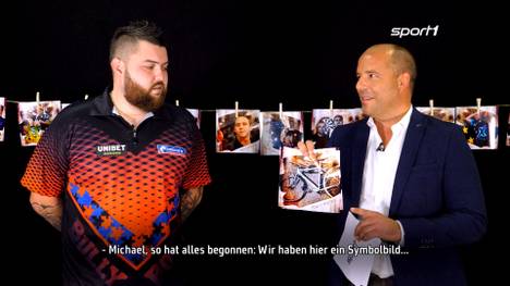 Eine gebrochene Hüfte, gebrochene Handgelenke - Michael Smith erzählt von seinem unglaublichen Karriereweg. Die Darts-WM – ab dem 15. Dezember auf SPORT1.
