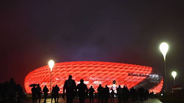 Es ist angerichtet! Der FC Bayern empfängt am Mittwochabend den AS Rom zum Rückspiel. Die Allianz Arena strahlt in der Dunkelheit