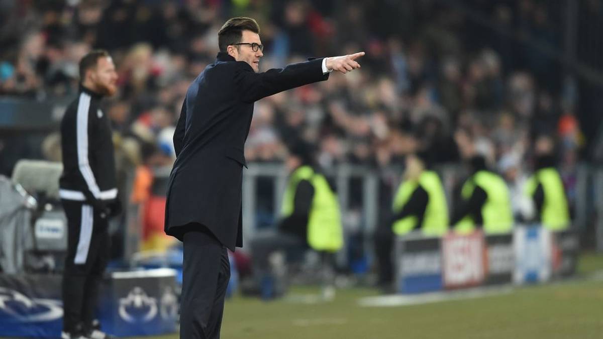 Dort verdiente sich Wicky seine ersten Trainer-Meriten. Nach seiner Premieren-Saison 2017/18, die er auf Rang zwei abschloss, wurde er in der darauffolgenden Spielzeit allerdings entlassen