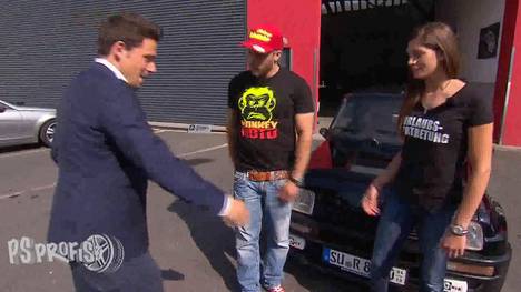 Kandidat Gérrad sucht etwas Exklusives aus Frankreich. Sportlich darf es gerne sein, aber am wichtigsten ist ihm, dass man sein neues Gefährt nicht an jeder Straßenecke findet. Eigentlich kein Problem für unsere PS PROFIS. Der Knackpunkt: Sidney Hoffmann ist alleine, da Kollege Krämer im Urlaub weilt. Kurzerhand ruft Sidney die frankophile Cyndie Allemann zur Unterstützung an. Gérrards Budget beträgt maximal 30 000 Euro. Zur Auswahl stehen: Ein Renault Sport Spider, ein Citroën DS und ein Renault Alpine. Welcher Franzose lässt Gérrads Herz höher schlagen und für welchen Wagen wird er sich entscheiden?