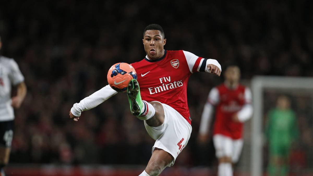 Dabei wählte er einen "Umweg" über das Ausland. Er war noch keine 16 Jahre alt, als er beim FC Arsenal unterschrieb. Ein mutiger Schritt, der sich rückblickend ausgezahlt hat. Aber ...