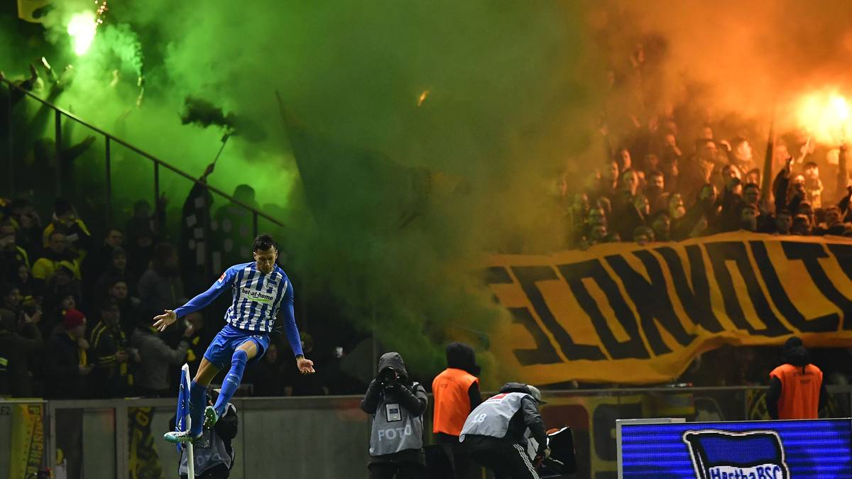 Selkes Treffer ist für die BVB-Fans der Startschuss für das Zünden von Pyrotechnik