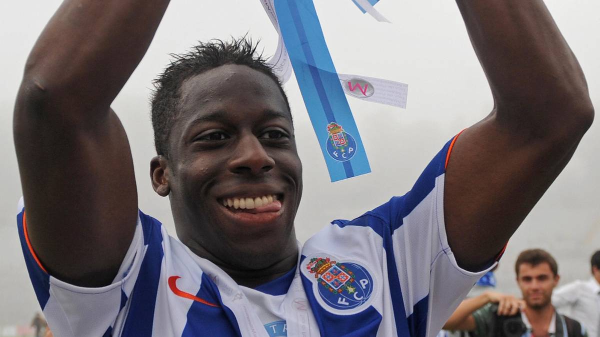ALY CISSOKHO: Im Jahr 2009 stand der Franzose kurz vor einem Wechsel vom FC Porto zum AC Mailand. 15 Millionen Euro sollte der Verteidiger kosten, der Wechsel wurde schon als fix vermeldet, lediglich der Medizincheck sei noch zu bestehen