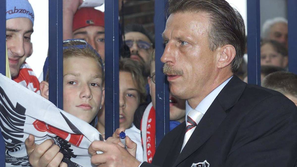 Christoph Daum war gleich zweimal Besiktas-Trainer (Januar 1994 bis Juni 1996 und März 2001 bis Juni 2002). Seine erste Amtszeit war die deutlich erfolgreichere. Unter seiner Leitung wurde Besiktas 1994 Pokalsieger und im darauffolgenden Jahr Meister, zudem holten die Schwarzen Adler den türkischen Supercup