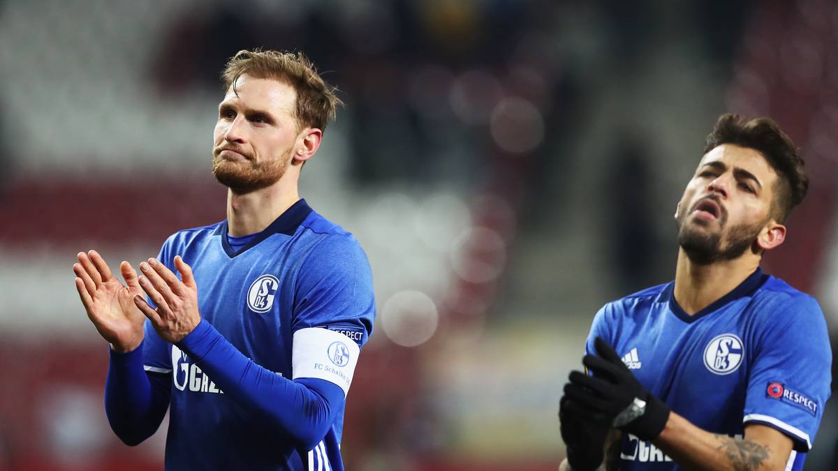 Als BENEDIKT HÖWEDES im Sommer 2017 von Schalkes Coach Domenico Tedesco als Mannschaftskapitän abgesetzt wurde, rasierte ihn auch Heidel. Der Innenverteidiger verließ den Verein und ließ sich an Juventus Turin ausleihen. Er wurde von den Italienern nicht fest verpflichtet, kehrte zu S04 zurück und suchte sich einen neuen Klub. Heute kickt er bei Lokomotive Moskau