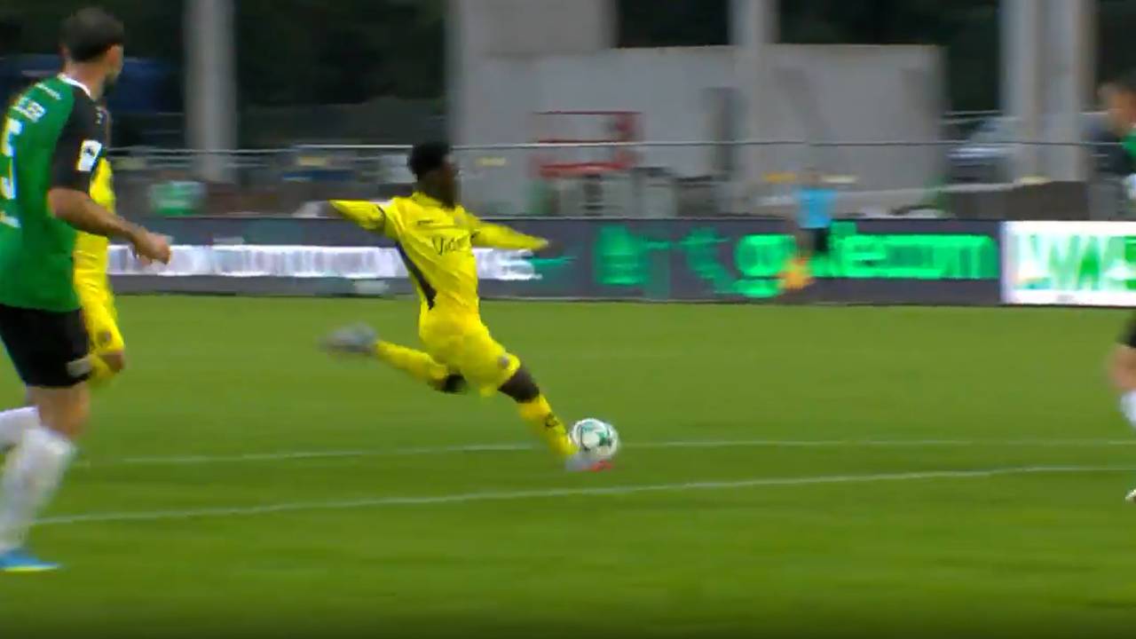 Nach diesem irren Solo staunt das ganze Stadion