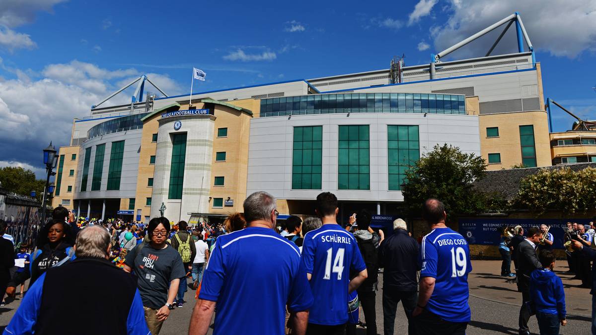 Das Problem: Eine Anwohner-Familie klagt jetzt gegen das Milliarden-Bauprojekt. Die Begründung: Das neue Stadion soll dem Familienanwesen zu viel Sonnenlicht wegnehmen