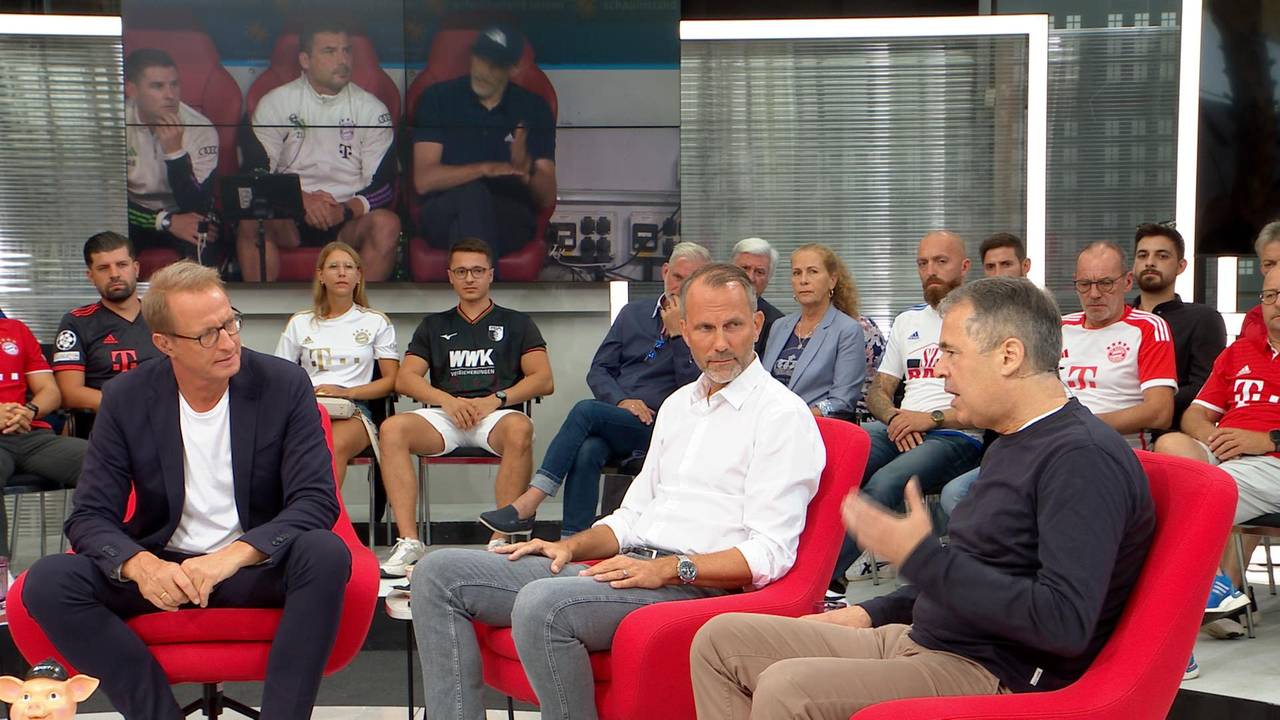 Er spielt mit dem Feuer