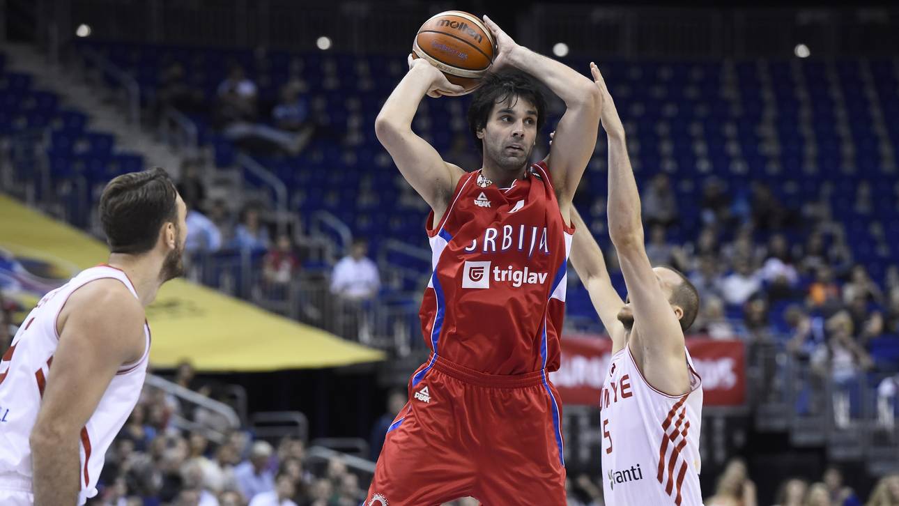 Serbien mit Rekord von Teodosic weiter