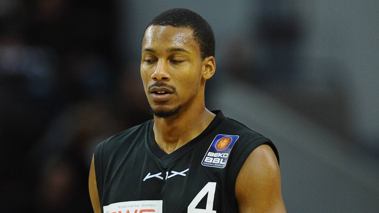 Walter Tigers verpflichten Stewart