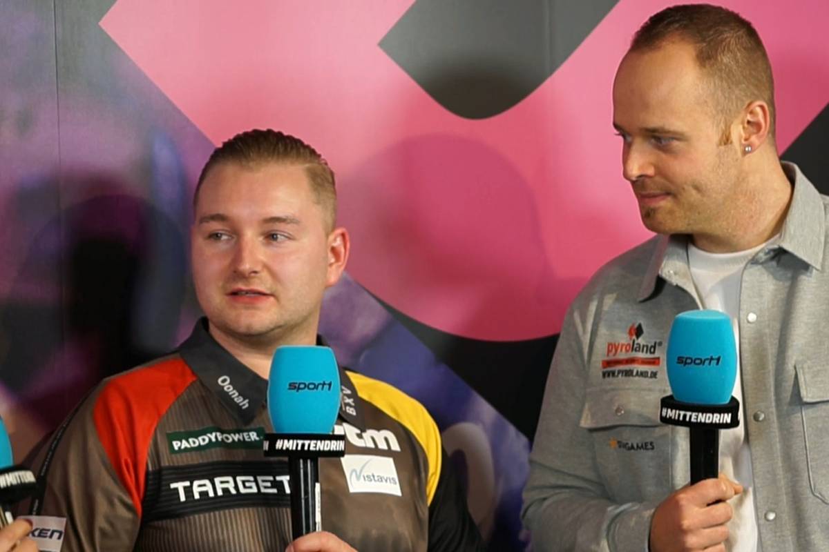Hier scherzt Van den Bergh mit SPORT1-Moderatoren