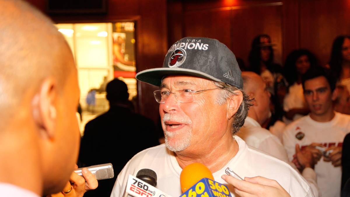 RANG 8: Micky Arison, Vermögen: 8,4 Milliarden Euro - Besitzer der Miami Heat (Basketball, NBA). Der in Israel geborene Geschäftsmann betreibt eines der größten Kreuzfahrtunternehmen der Welt. 2010 gelang ihm der Coup, Megastar LeBron James nach Miami zu holen