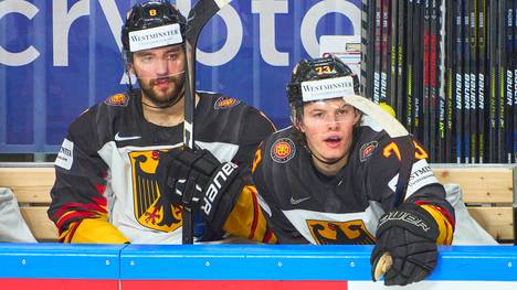 Lukas Reichel (r.) verstärkt das deutsche Team bei der Eishockey-WM in Finnland