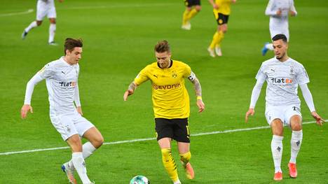 Während Florian Neuhaus (l.) enttäuscht, wusste Ramy Bensebaini beim Pokal-Aus Gladbachs zu überzeugen