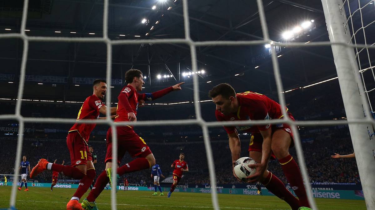 Hoffenheim belohnt sich in der 79. Minute. Sebastian Rudy schließt einen herrlichen Angriff mit dem Kopfballtreffer zum 1:1-Endstand ab