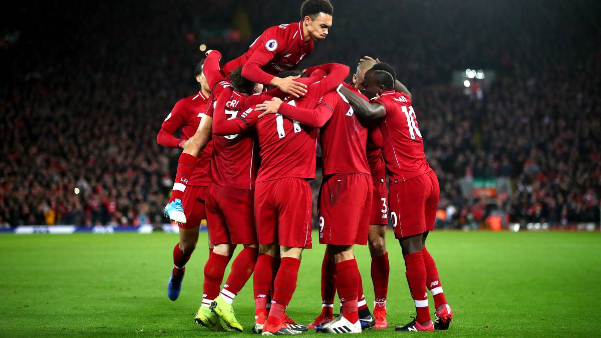 LIVERPOOL 2019: Der LFC spielt die beste Saison der Vereinsgeschichte. Mit dem 5:1 gegen Arsenal am 20. Spieltag stehen Salah und Co. 7 Punkte vor Manchester City auf Platz 1 der Premier League. Der erste Titel von Jürgen Klopp ist zum Greifen nahe