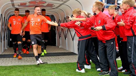 Franck Ribery vom FC Bayern kommt aus dem Spielertunnel