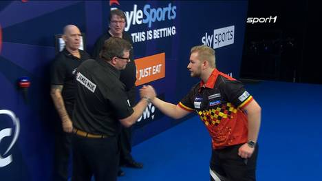 James Wade hat beim Grand Slam of Darts vor allem in der Schlussphase seine Nerven im Griff. Gegen Dimitri Van den Bergh siegt der Engländer im Entscheidungsleg.