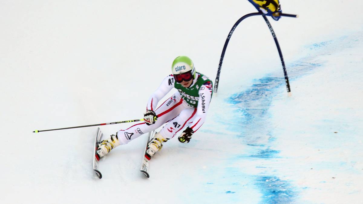 Sportlich geht es danach erfolgreich weiter. Beim Riesenslalom in Lienz im Dezember 2011 feiert sie ihren ersten Weltcup-Sieg