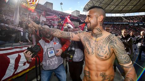 Arturo Vidal ging nach dem Sieg auf Tuchfühlung mit den Anhängern des FC Bayern
