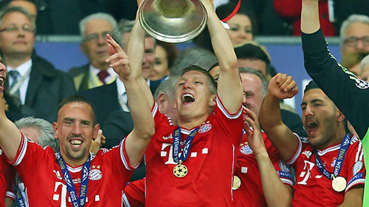 Trotz des Zwischenfalls beißt er sich durch, gewinnt mit dem FC Bayern gegen Borussia Dortmund die Champions League und rundet mit dem Triple aus Meisterschaft und DFB-Pokal die bisher beste Saison seiner Karriere ab