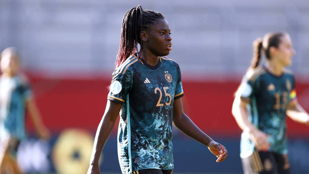 MITTELFELD/STURM: Nicole Anyomi ist 23 Jahre alt und spielt bei Eintracht Frankfurt. Bislang absolvierte sie 16 Länderspiele und erzielte ein Tor. Mit der Nationalmannschaft kam sie 2022 ins EM-Finale