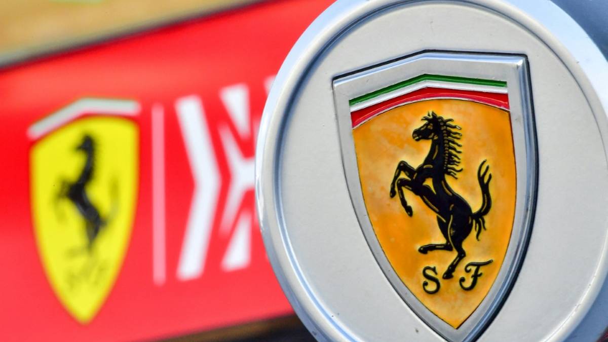 Erste Frau bei Ferrari: "Mit Helm sind wir alle gleich"