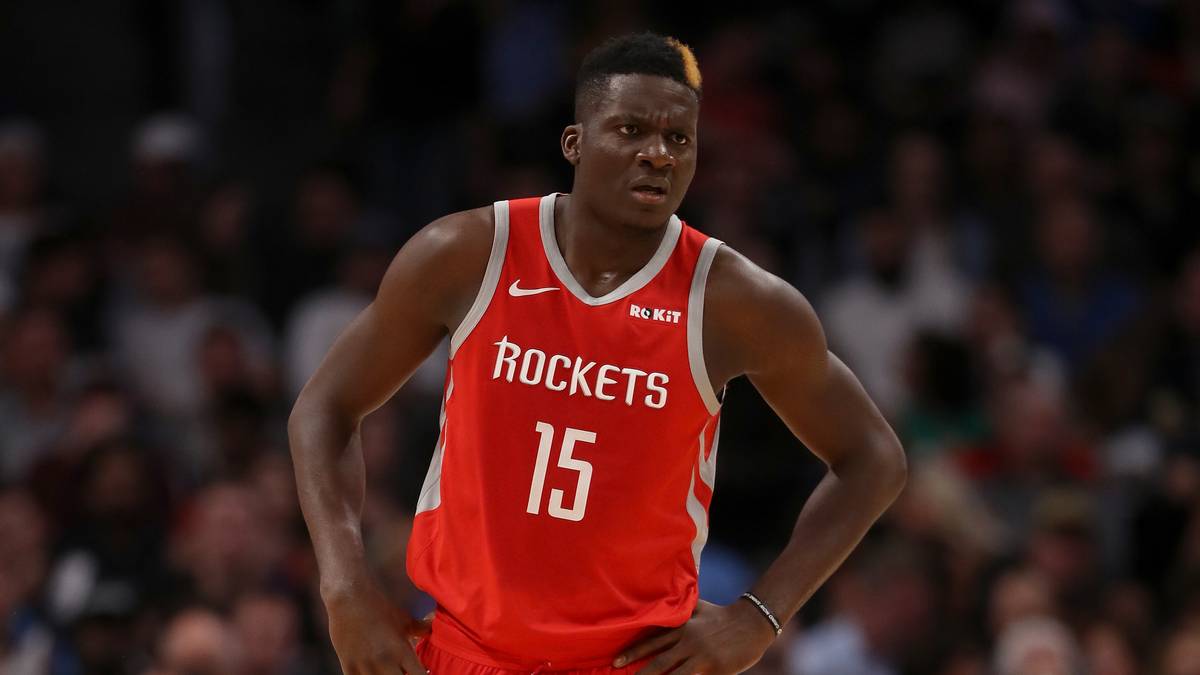 Capela wird von Passfähigkeiten von Harden und Westbrook (und der Aufmerksamkeit, die diese auf sich ziehen) profitieren und auf Durchstecker und Lob-Anspiele lauern. Seine Reboundstärke (12,7 Boards) ist ein wichtiges Pfund, defensiv ist er als Anker gefordert (1,5 Blocks)