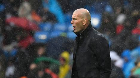 Real Madrid: Zinedine Zidane kritisiert Spieler nach Niederlage, Real-Coach Zinedine Zidane hadert mit den Leistungen seiner Spieler 