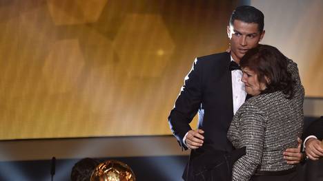 Cristiano Ronaldo mit seiner Mutter Dolores Aveiro