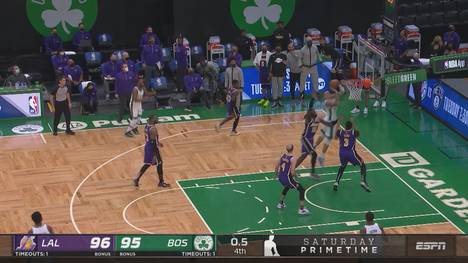 Dennis Schröder behält im deutschen Duell der NBA gegen Daniel Theis die Oberhand. Der Big Man der Celtics verpasst es, für die Niederlage der Lakers zu sorgen.