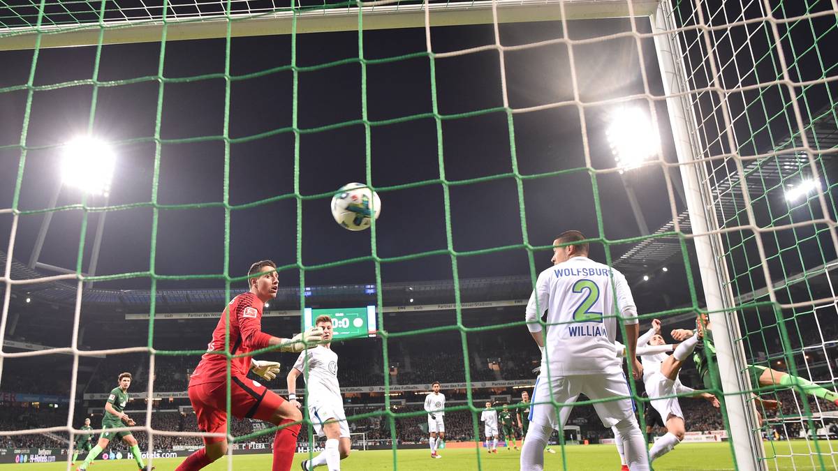 Vor der Pause der nächste Dämpfer für die Wölfe: Florian Kainz gelingt per Traum-Schlenzer das 2:0