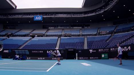 Novak Djokovic ist zurück im Training und bereitet sich auf die Australian Open vor. Neue Informationen bezüglich falscher Angaben bei der Einreise könnten seine Teilnahme jedoch wieder gefährden.