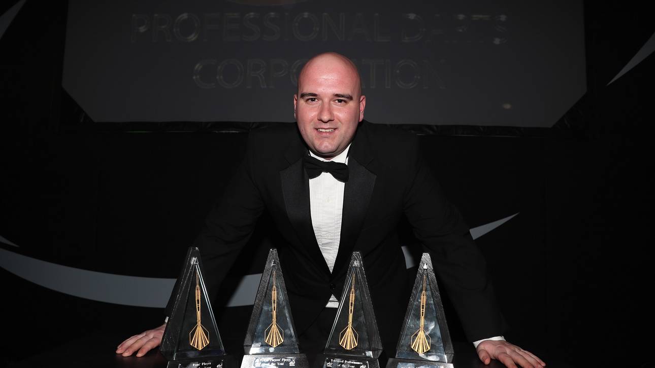 Cross räumt bei PDC Awards ab