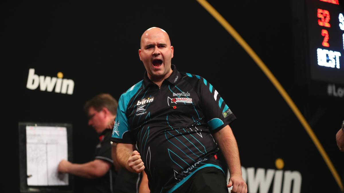 PLATZ 6 - ROB CROSS (England): Für viele ist der Shooting Star der Saison ein Geheimfavorit. Er lieferte in Runde 1 eine blitzsaubere Leistung ab, Michael Smith und dann vielleicht Daryl Gurney sind allerdings richtig harte Brocken