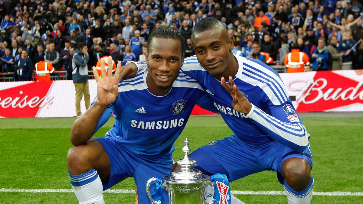 "Der Stürmer, der das Spiel am besten verstanden hat, war Didier Drogba. Die Leute denken immer, er war nur so gut, weil er so robust und kräftig war, doch das ist Quatsch. Er war so gut dank seiner Spielintelligenz und seiner Laufwege", erklärte Ex-Teamkollege Salomon Kalou, der heute für Hertha BSC aufläuft, dem Magazin 11Freunde