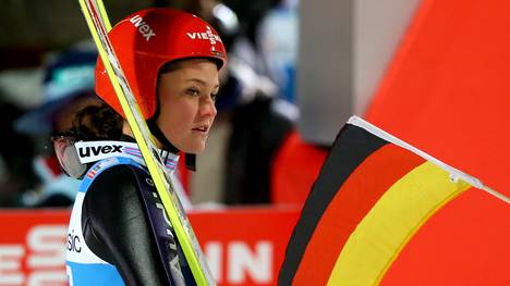 Olympiasiegerin Carina Vogt beim Skisprung-Weltcup in Oberstdorf
