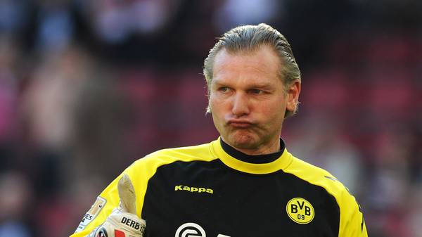 Dortmund's goalkeepers' coach Wolfgang de Beer
