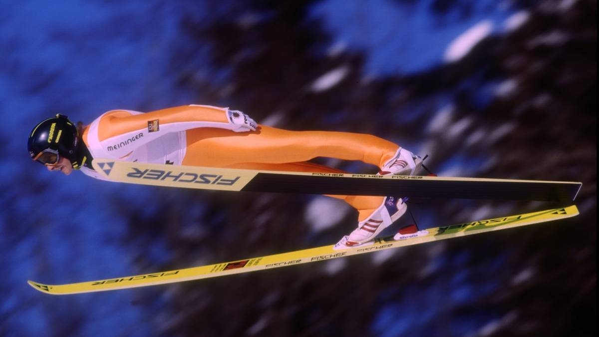 Bischofshofen entwickelt sich fortan zu einer ungeliebten Schanze für Weißflog. Auch 1994 kommt er als Führender hierher - mit einem Vorsprung von zwölf Punkten. Und wieder scheitert er am Ende