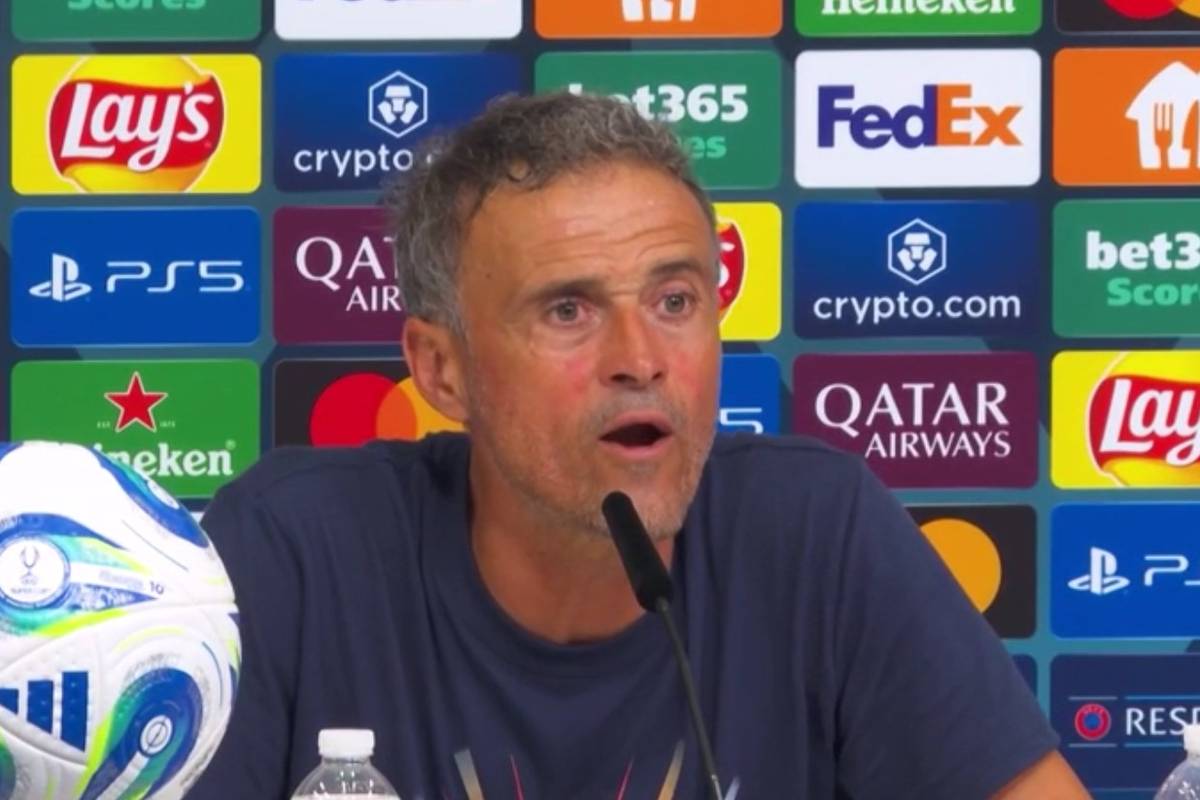Mit zwei Toren nach der 85. Spielminute rettet sich PSG gegen Tottenham ins Elfmeterschießen und holt sich den UEFA Supercup. Sogar Trainer Luis Enrique gesteht, dass der Gegner den Pokal mehr verdient gehabt hätte.