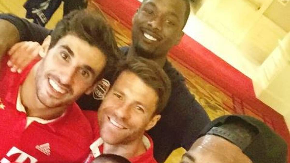 Fußball meets Basketball: Martinez und Co. nutzen ihren Trip nach Chicago zu einem Selfie mit den NBA-Stars DeMarcus Cousins von den Sacramento Kings und Harrison Barnes von den Dallas Mavericks