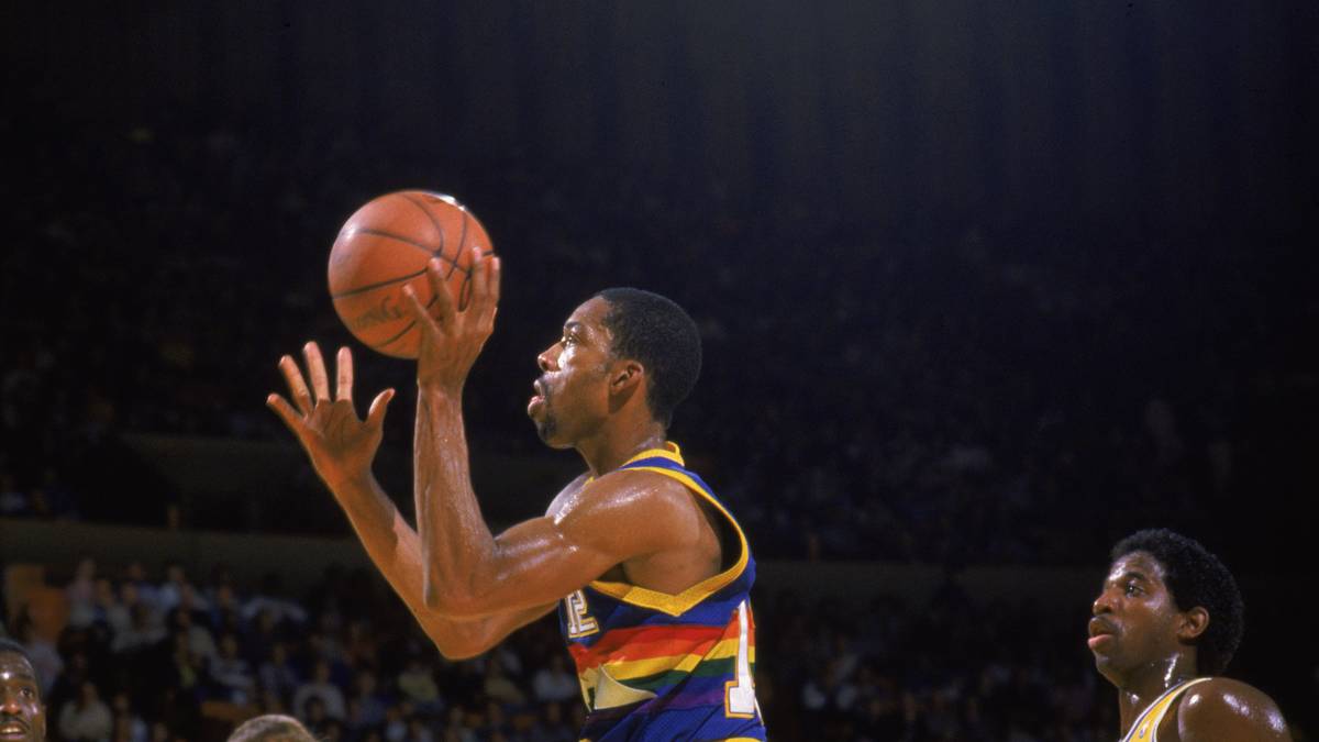 Lever war für einen Spielmacher ungewöhnlich stark in Sachen Rebounds und holte in zwei aufeinanderfolgenden Saison 9,3 im Schnitt. Aber nicht nur bei Rebounds und Assists war Lever ein echtes Ass. In der Geschichte der NBA belegt er in der Kategorie Steals Platz 24. Lever wäre in dieser Liste wohl noch weiter vorne, wenn er nicht nach seinem Wechsel zu den Dallas Mavericks von Verletzungsproblemen ausgebremst worden wäre