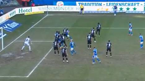 Die Highlights der Partie Hansa Rostock - Rot-Weiss Essen aus der 3. Liga im Video.